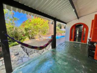 Casa rústica com piscina a 300mts da praia - Ubatuba - 0