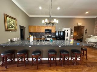 The Brick-Road Penthouse - Kokomo - 8