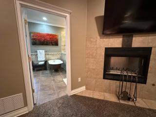 The Brick-Road Penthouse - Kokomo - 3