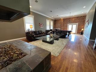 The Brick-Road Penthouse - Kokomo - 9