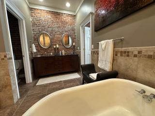 The Brick-Road Penthouse - Kokomo - 2