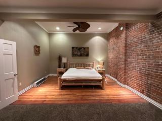The Brick-Road Penthouse - Kokomo - 4