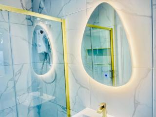 Brand-New Modern 2 Bed Room Apart ment With FREE Parking - 8