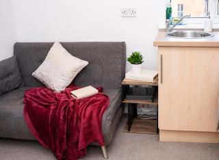 Rednest Swindon Central Stay Free Parking - 8