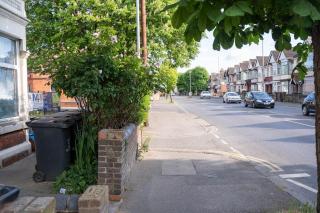 Rednest Swindon Central Stay Free Parking - Swindon - 6
