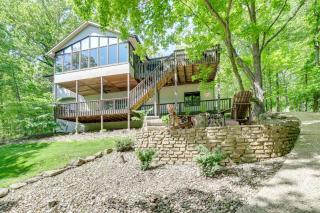The Bella Vista Lakeside Treehouse Dock and Kayaks! - 7