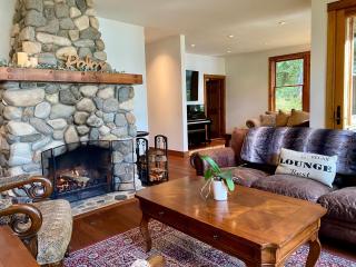 Magical Beachfront, Hot Tub, Private, Spacious - Eastsound - 1