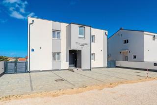 Apartments with parking spaces Vir - Lozice, Vir - 22215 - Vir - 9
