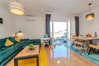 Apartments with parking spaces Vir - Lozice, Vir - 22215 - Vir - 1