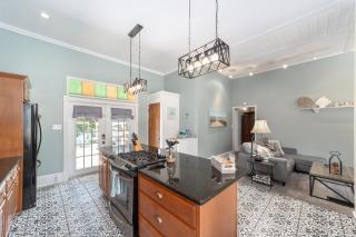 Martin A -Private historic district apt with pool-suite A - Ocala - 4
