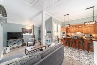 Martin A -Private historic district apt with pool-suite A - Ocala - 3