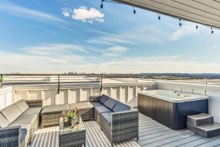 Rooftop Views - Hot tub - Minutes to Honky Tonks - Nashville - 0