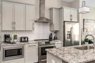 BRAND NEW Side by Side Homes - Sleeps 24 Guests - Nashville - 4