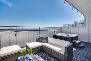 Rooftop Views - Hot Tub - Near Honky Tonks & Bars - 2