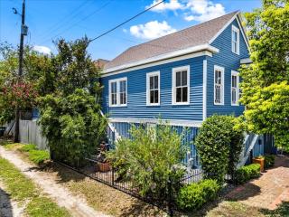 Historic Cottage | Walk to Beach & Pleasure Pier - 1