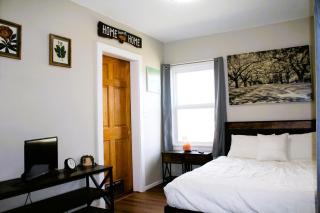 Peaceful Family Retreat with Games and Glamping! - 0