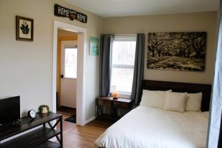 Peaceful Family Retreat with Games and Glamping! - Livingston - 9