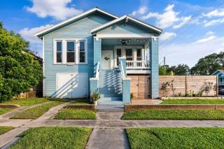 Minutes from The Strand & Shops | Pet-friendly! - Galveston - 0