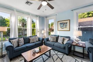 Minutes from The Strand & Shops | Pet-friendly! - Galveston - 8