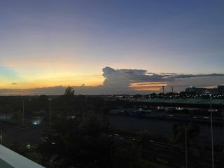Studio with balcony, near Manila Airport and a walking distance to Mall of Asia and Manila Bay, able to cook and wash clothes - Manila - 1