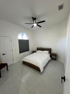 4BR 3BA Home with Pool 7mins from Springs - Weeki Wachee - 2