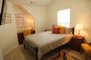 Cozy townhouse near great restaurants! - Lawrenceville - 1