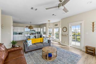Beach Bliss Awaits | Stylish, Bright & Relaxing! - 0