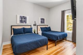 Spacious Nash Home for 12 Guests with Rooftop Views and Hot Tub - 6