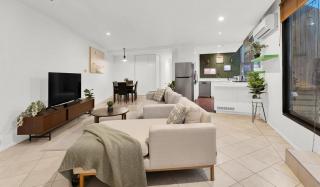 Acacia QVM - Free Parking - Melbourne - 0