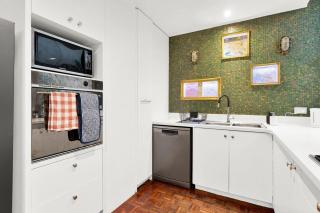 Acacia QVM - Free Parking - Melbourne - 5