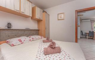 Stunning Apartment In Pakostane - Pakoštane - 6