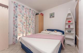 Stunning Apartment In Pakostane - Pakoštane - 2