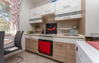 Stunning Apartment In Pakostane - Pakoštane - 4