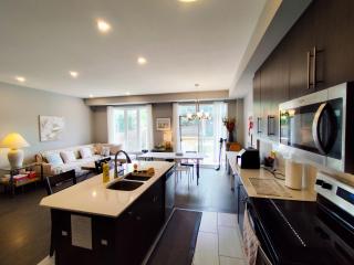 Bright Master Queen Room in London near Western Costco T&T - 7