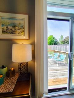 Bright Master Queen Room in London near Western Costco T&T - 2