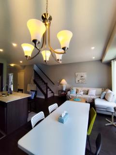 Bright Master Queen Room in London near Western Costco T&T - 1