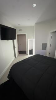 The 513 Flat! 1BR, 1Bath Apt with Pool and Riverfront View! Free Gated Parking! Only Steps from The banks & Stadiums! - 4