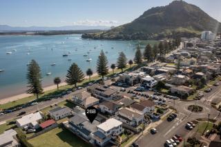 Spacious Retreat Steps to Beach Shops & Hot Pools - Mount Maunganui - 0