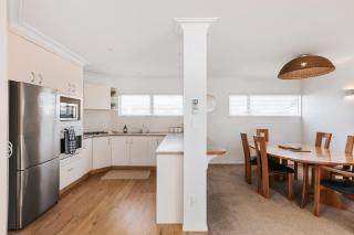 Spacious Retreat Steps to Beach Shops & Hot Pools - Mount Maunganui - 8