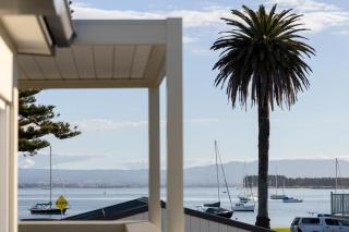 Spacious Retreat Steps to Beach Shops & Hot Pools - Mount Maunganui - 7