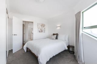 Spacious Retreat Steps to Beach Shops & Hot Pools - Mount Maunganui - 6