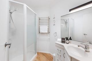Spacious Retreat Steps to Beach Shops & Hot Pools - Mount Maunganui - 5