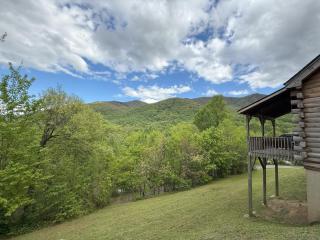 Sleepy Bear Cabin-Watch the Sunset, Dogs welcome with Pet Rate - Maggie Valley - 4