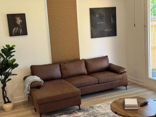 Modern 2 Bedroom All-En-Suite Near Downtown with EV Socket - Houston - 9