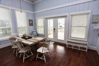 Close to the beach and Pet-friendly! Board Games - 3