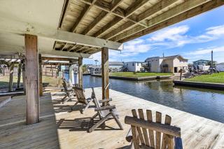 Dock Holiday: A Retreat That’s Always in Season! - 9