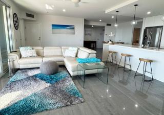 3 Bedroom Beachfront Penthouse with Epic Rooftop & Ocean Views - Pialba - 7