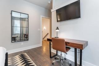King Bed - Parking - 3 Miles to Lower Broadway - Nashville - 4