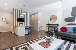 King Bed - Parking - 3 Miles to Lower Broadway - Nashville - 2