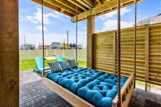 Heated Bamboo Pool + Spa | Swinging Daybed & Golf - Galveston - 0